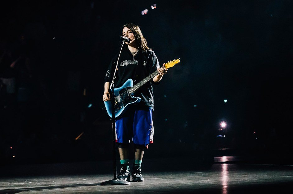 Billie Eilish Delivers Emotional Cover of Radiohead’s “Creep” — and Breaks Into Laughter Midway Through Amsterdam Show