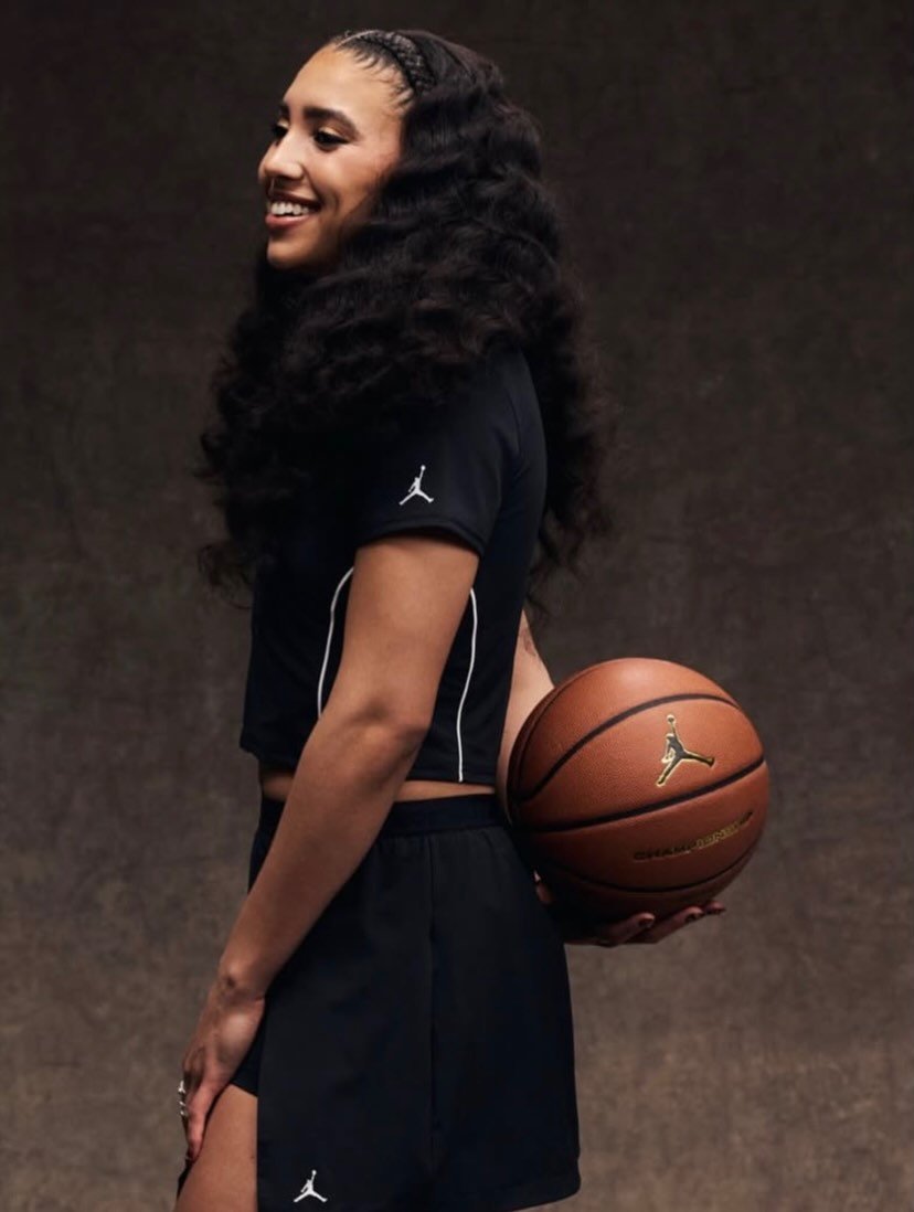 Azzi Fudd playing for UConn